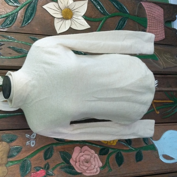 Vince Sweaters - Vince 100% Cashmere Cream Mock Turtleneck Size XS
